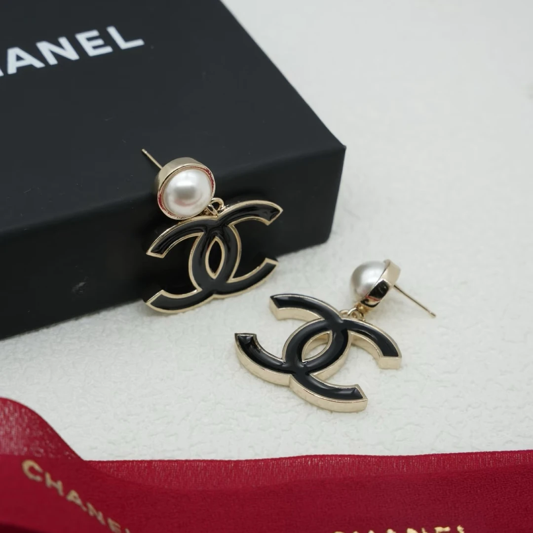 未使用 Chanel/香奈儿 黑珐琅浓金双C 珍珠耳环 25P/AX0353