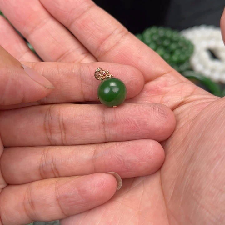 和田玉（碧玉）18K金镶嵌颈饰