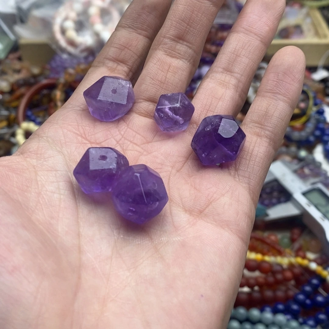 玛瑙/玉髓未镶嵌珠宝半成品一个天然紫水晶切面随行