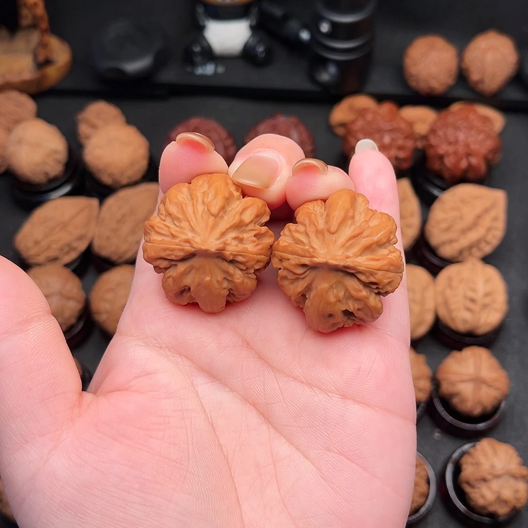 庐***自文玩核桃把件L霸王龙