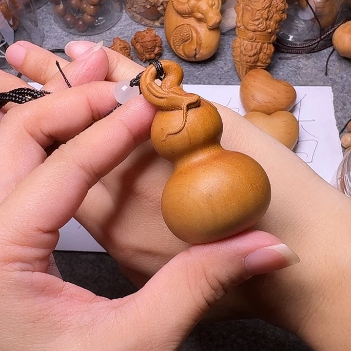 檀香木无事牌老山檀香雕刻璃龙大葫芦