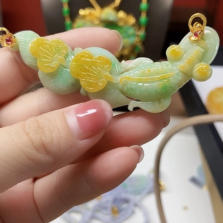 翡翠未镶嵌颈饰吊坠
