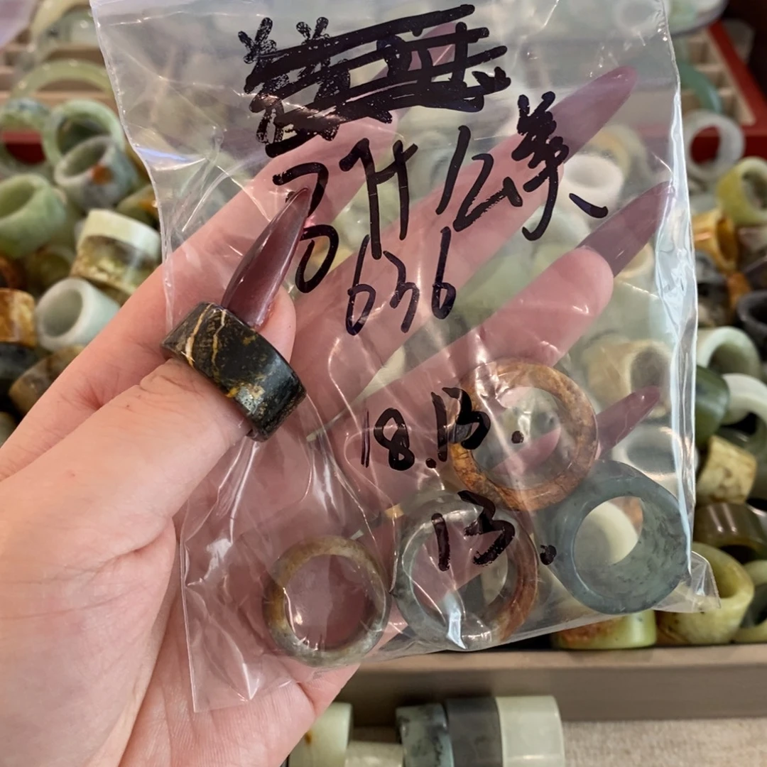 马***美蛇纹石玉未镶嵌戒指