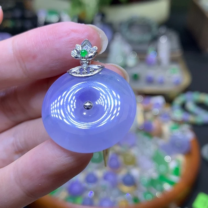 颈饰18K金镶嵌翡翠