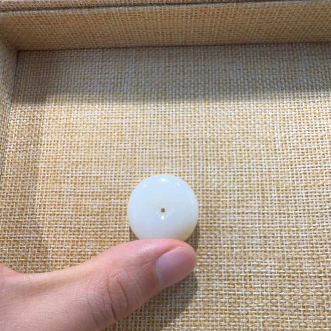 和田玉（糖玉）未镶嵌吊坠(赠链)28平安扣