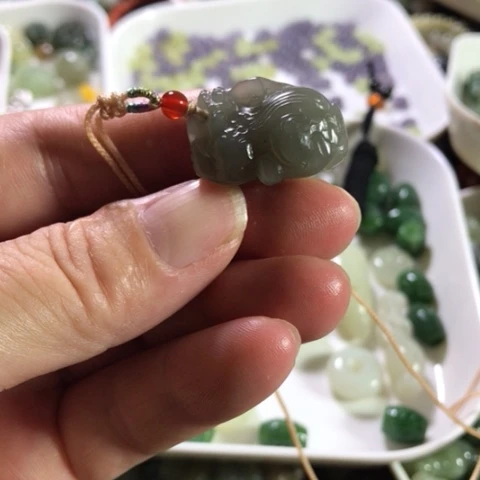 和田玉（糖玉）未镶嵌颈饰