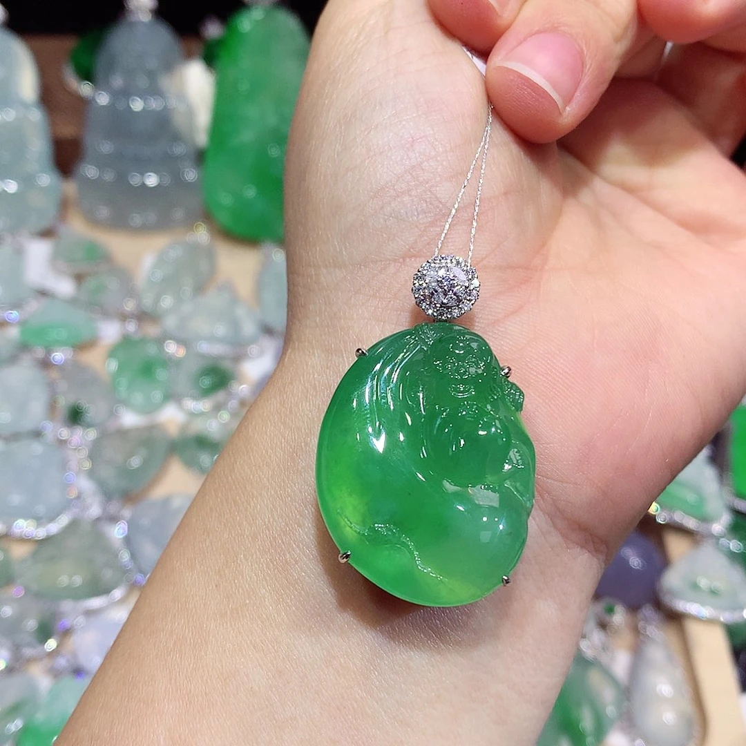 翡翠18K金镶嵌颈饰猴子