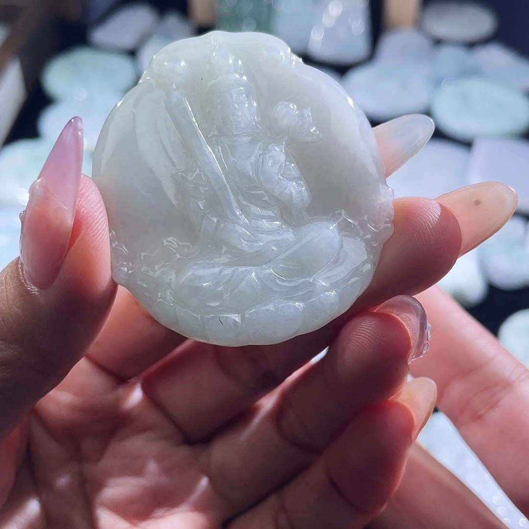 翡翠未镶嵌颈饰虚空