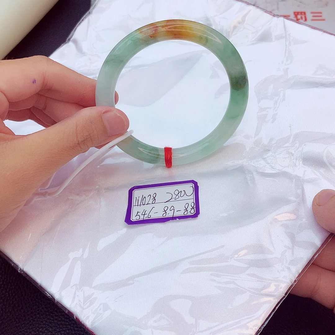 翡翠手镯未镶嵌翡翠