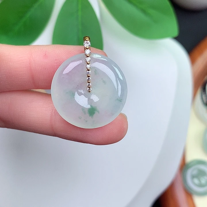 颈饰18K金镶嵌翡翠27.3-22.7-4.3mm