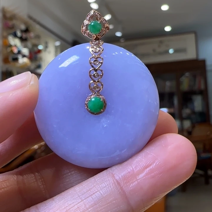 翡翠18K金镶嵌颈饰平安扣