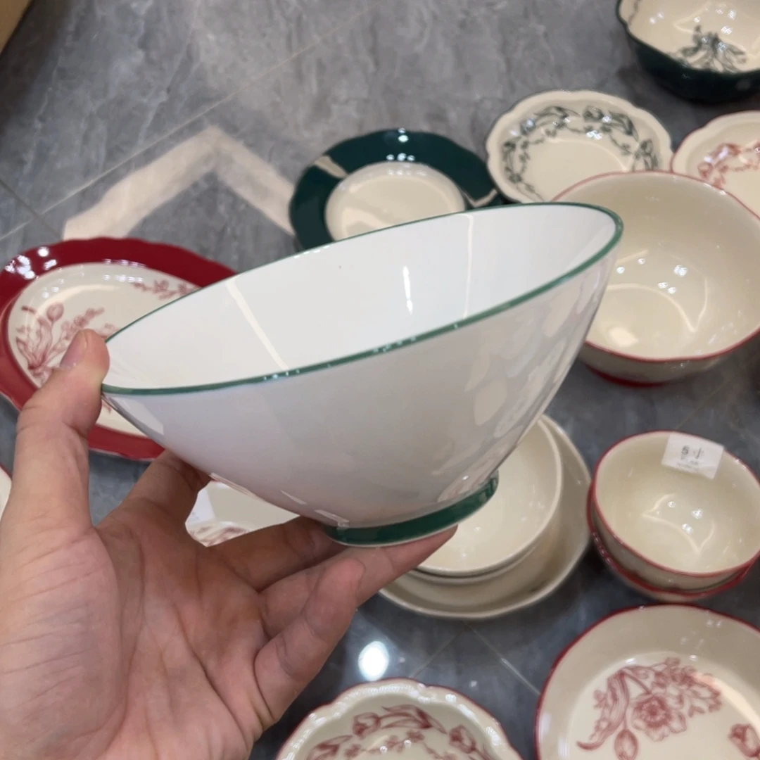 陶瓷微瑕餐具介意勿拍，满18飞！