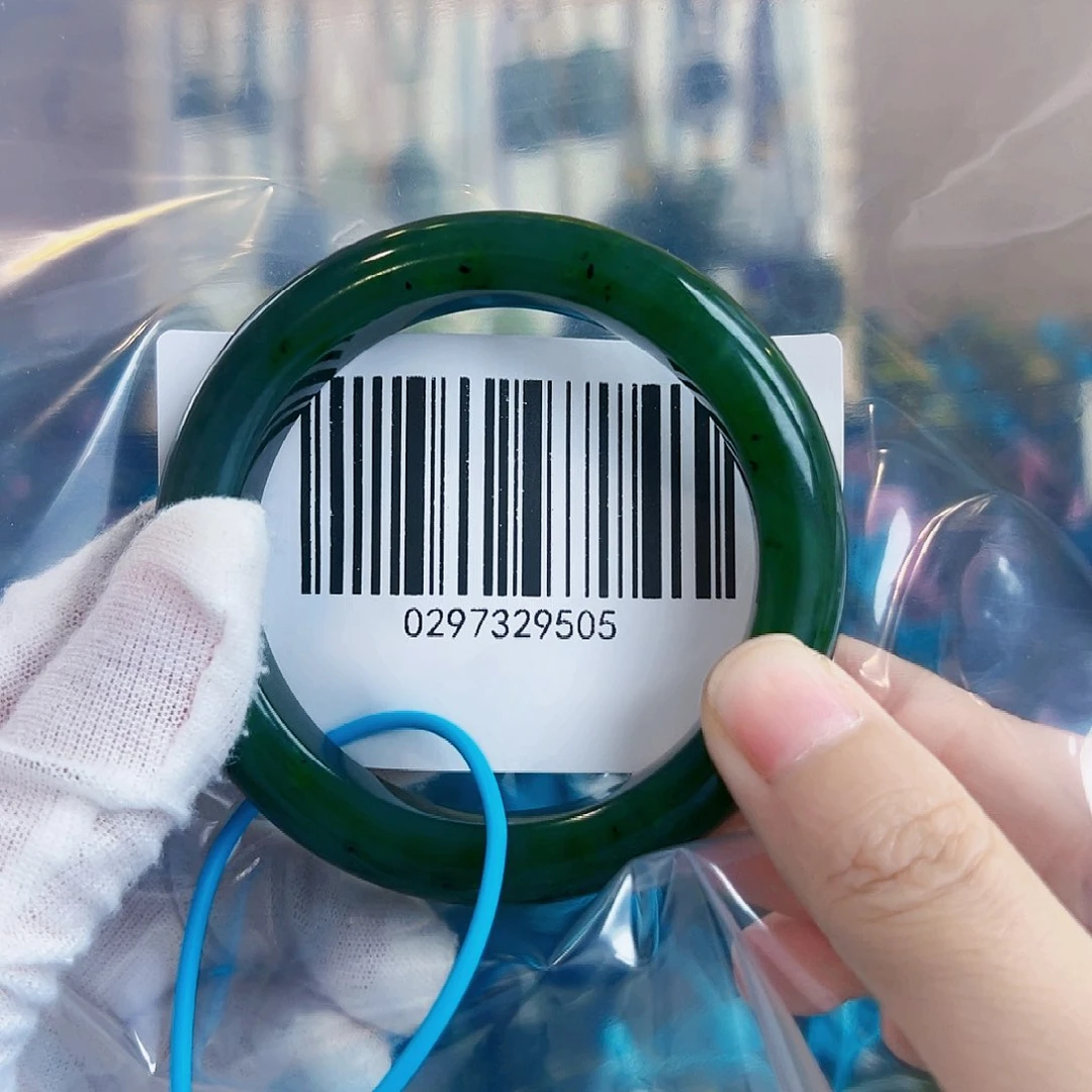 和田玉手镯未镶嵌包容5657