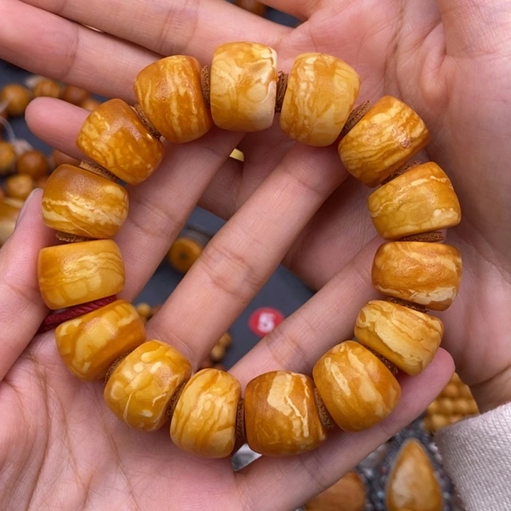 刘***村蜜蜡未镶嵌裸石蜜蜡M