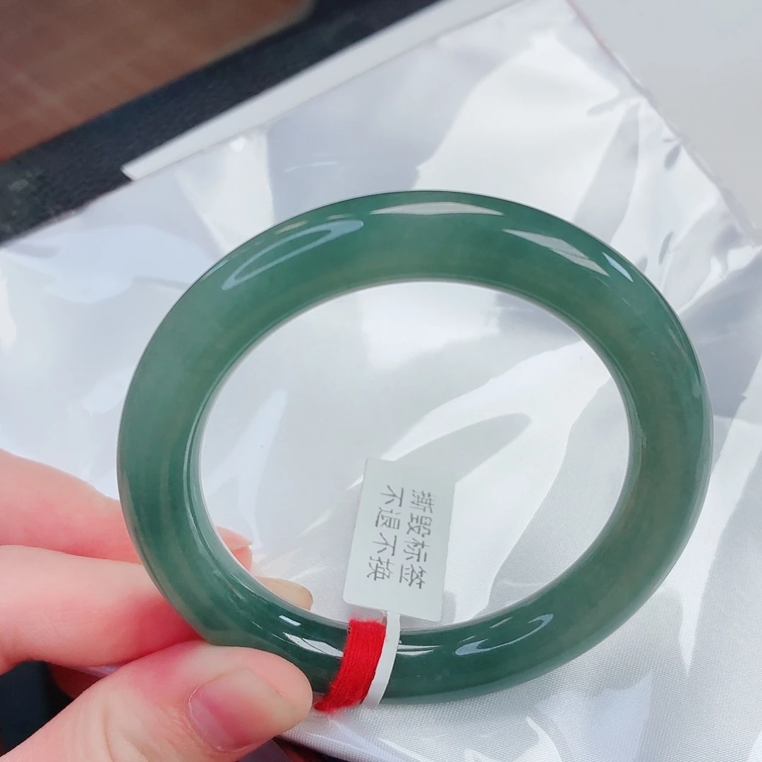 翡翠手镯未镶嵌天然翡翠A货