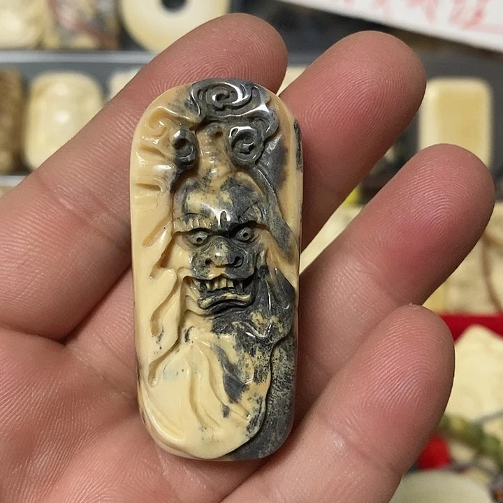 天然猛犸牙雕刻品