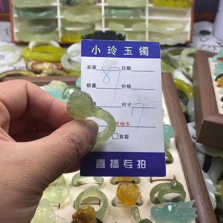 蛇纹石玉未镶嵌戒指