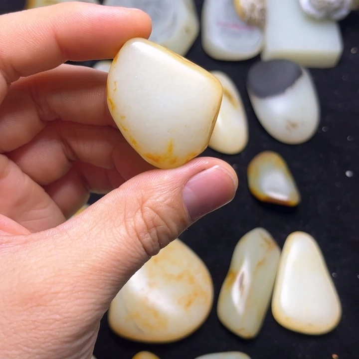 定制和田玉和田玉定制雕刻未镶嵌高**財