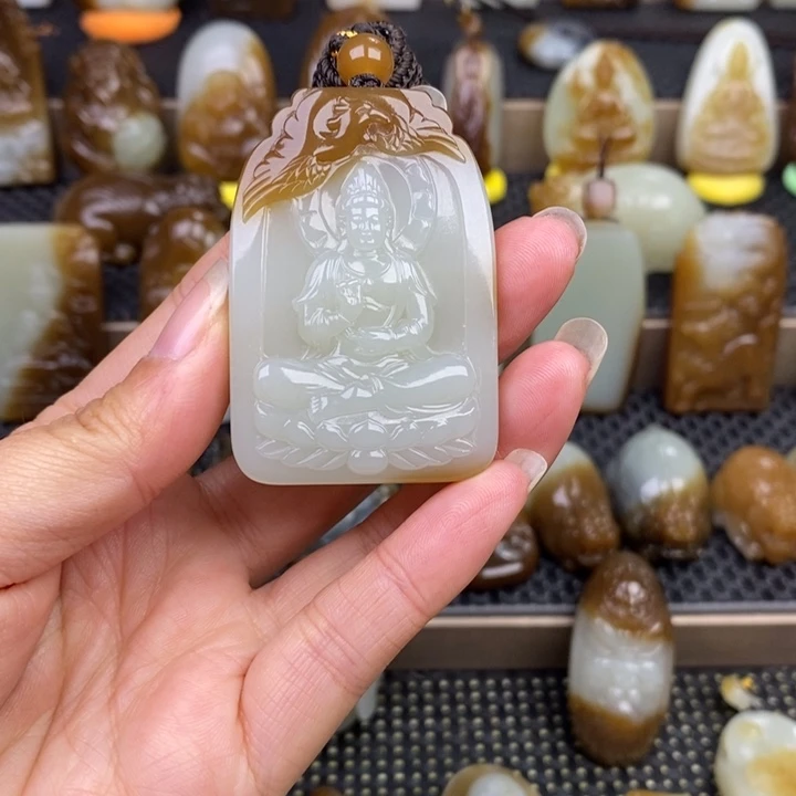 乌***师和田玉未镶嵌颈饰