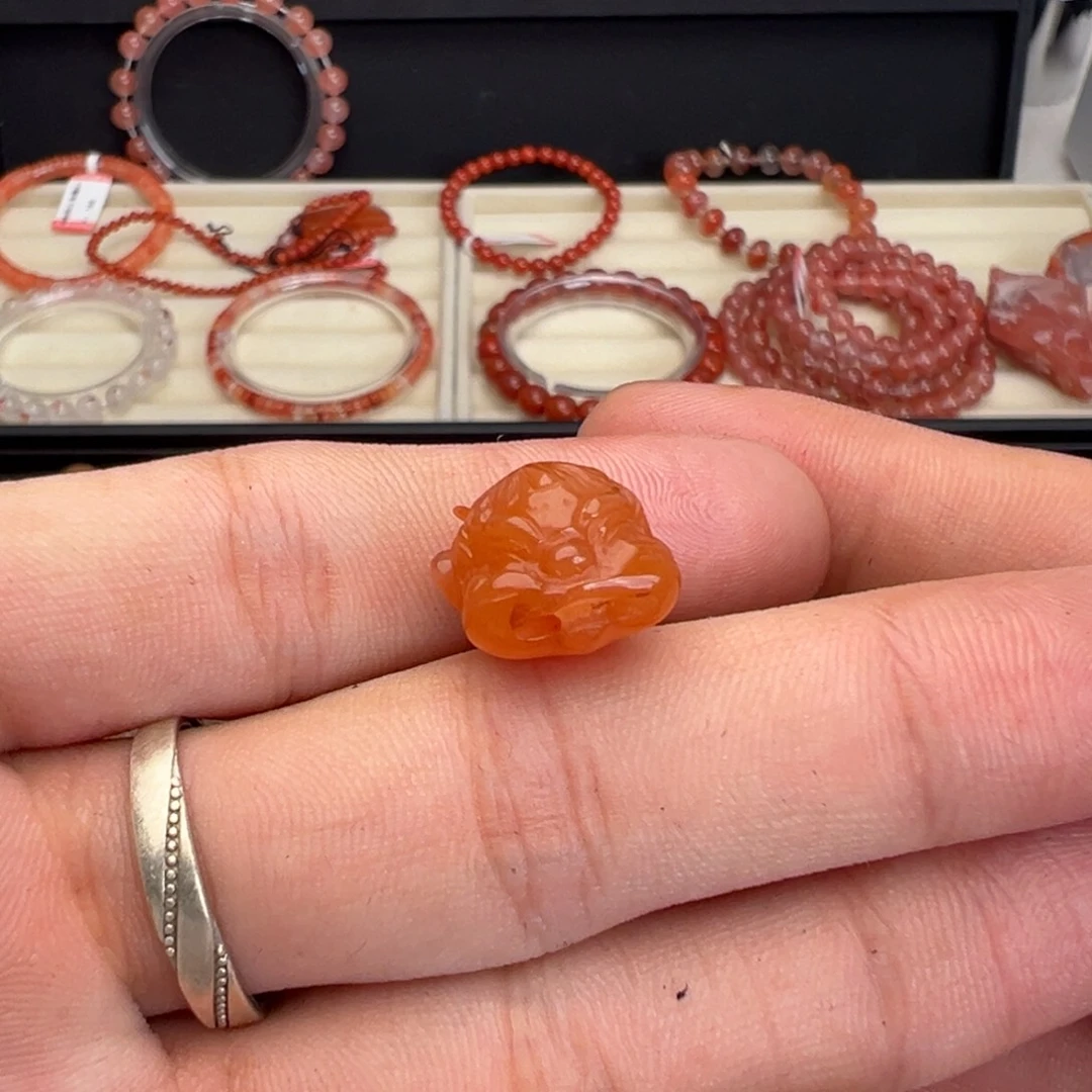 南红玛瑙未镶嵌颈饰飞天貔貅