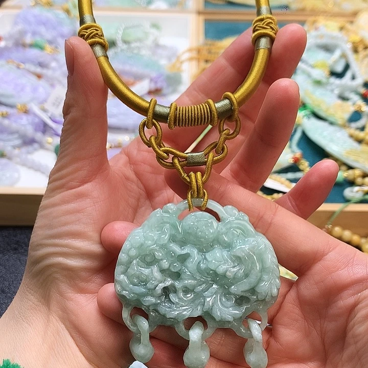 翡翠颈饰未镶嵌吊坠