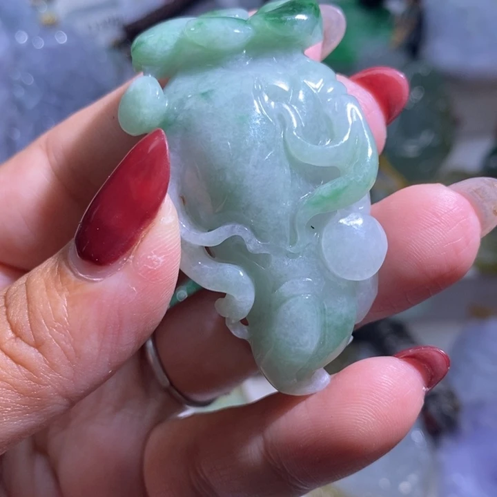 【闪购商品】翡翠未镶嵌颈饰人参