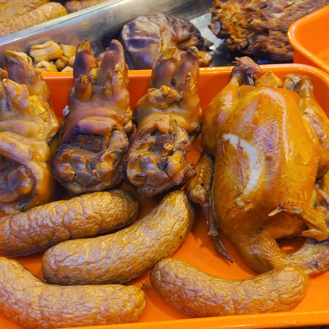 三黄鸡➕3个六两猪手➕4儿童肠