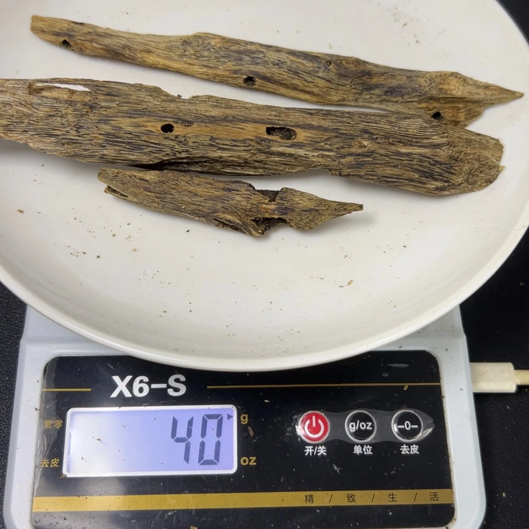 沉香沉香碎屑油叶子虫眼