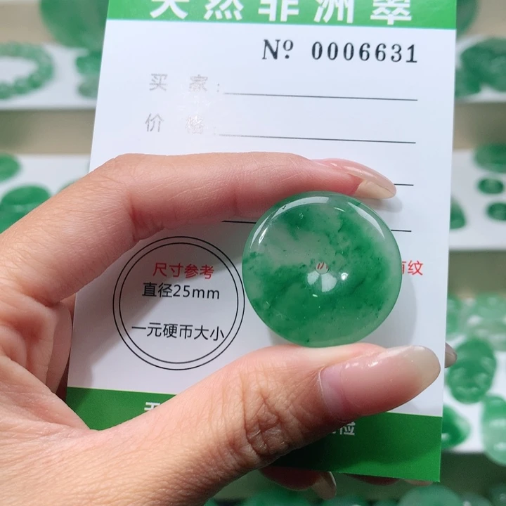 颈饰未镶嵌石英质玉