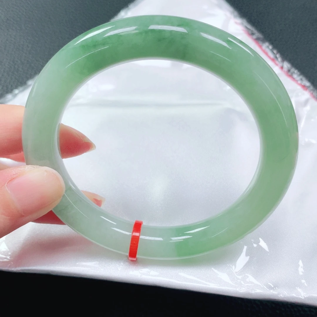 翡翠手镯未镶嵌57圈