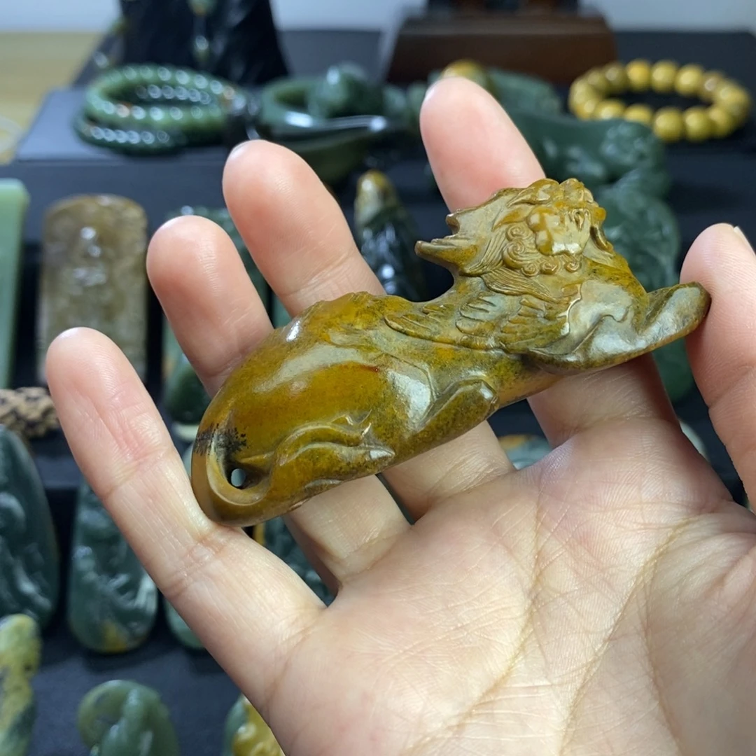 白***️岫岩河磨玉（透闪石质玉）未镶嵌把件