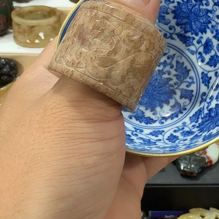 瓷片瓷自顾自的一个