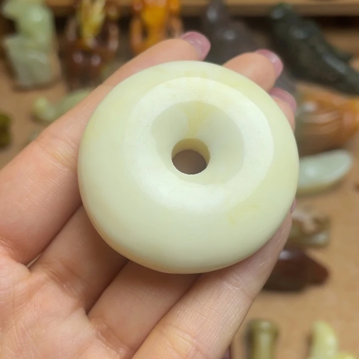 蛇纹石玉未镶嵌颈饰不是玉