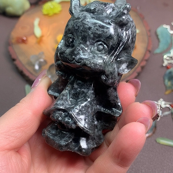 未镶嵌蛇纹石玉耳饰