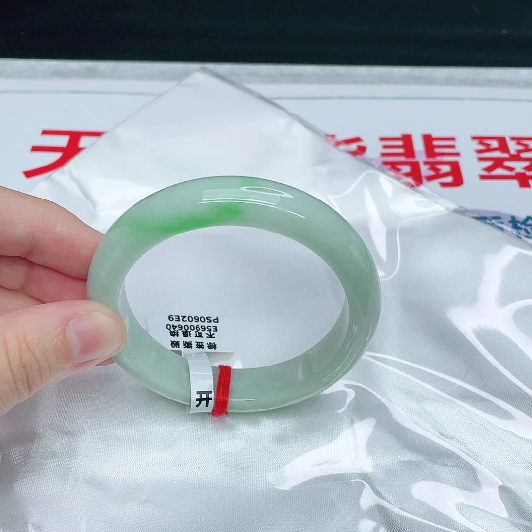 翡翠手镯未镶嵌正56