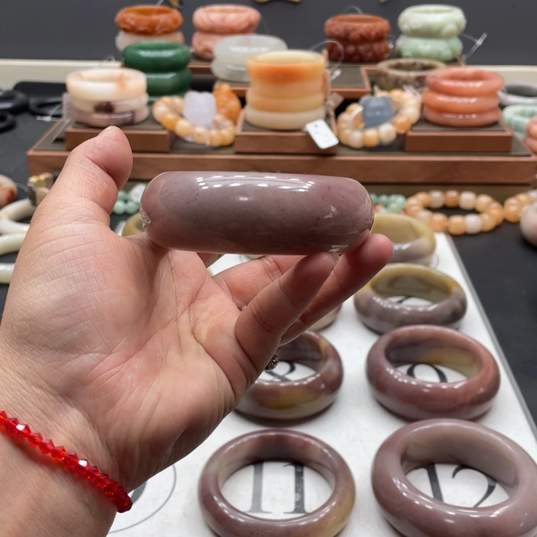 石英岩玉手镯未镶嵌李*