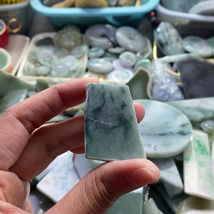 翡翠裸石飘花翡翠