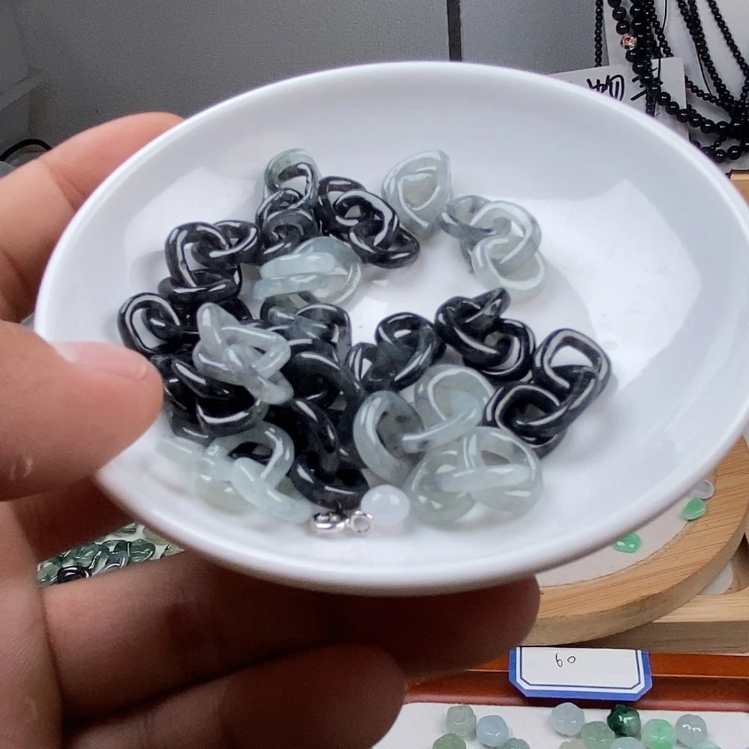 翡翠颈饰未镶嵌三环118一个