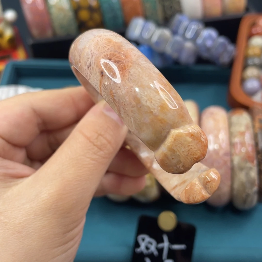 未镶嵌手镯硅化玉