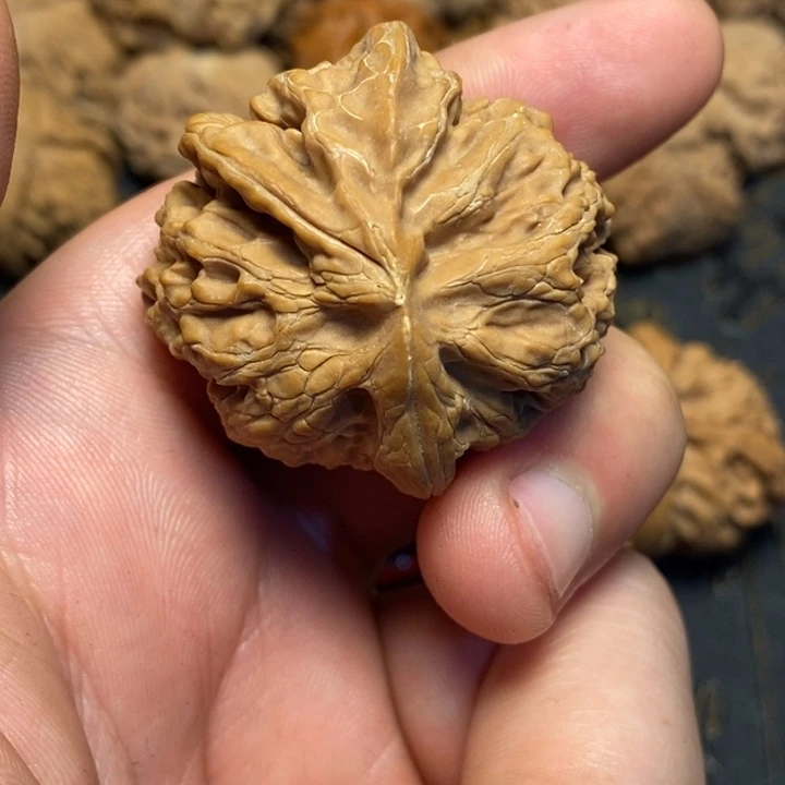 文玩核桃吊坠巍**敌文玩核桃异形单只