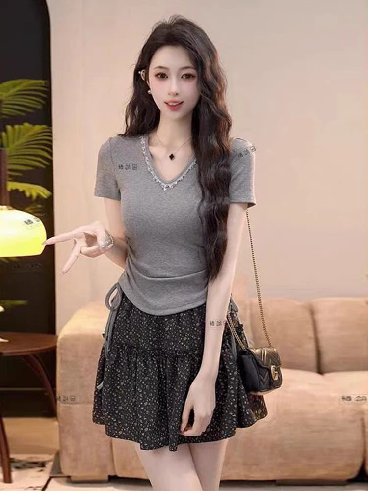 法式钉钻抽绳黄色v领短袖t恤女2025新款夏设计感修身显瘦正肩上衣