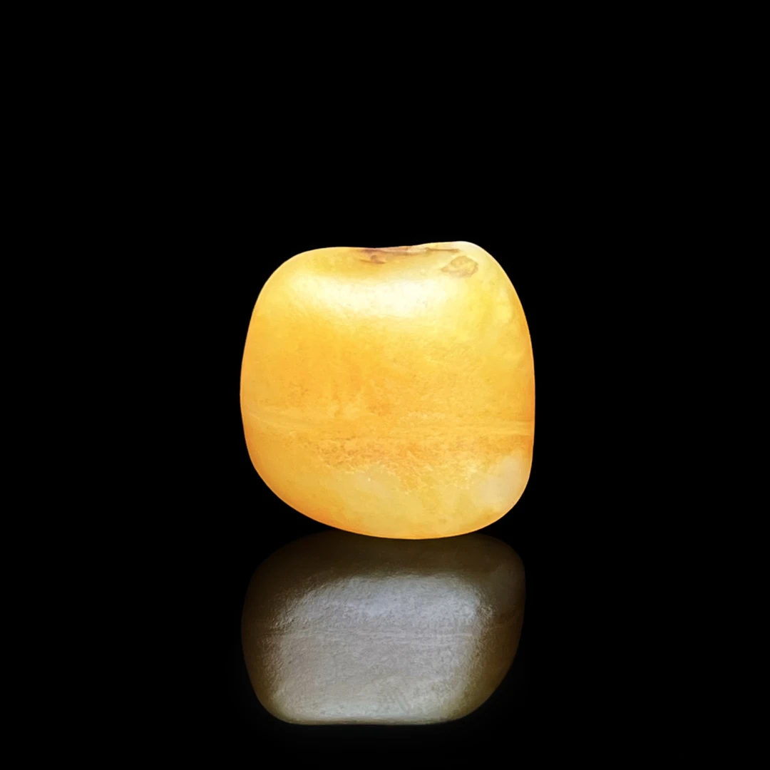 【原石】新疆和田玉 黄沁白玉种 无修牌型 挂件6克 21.5*21.5*6.5