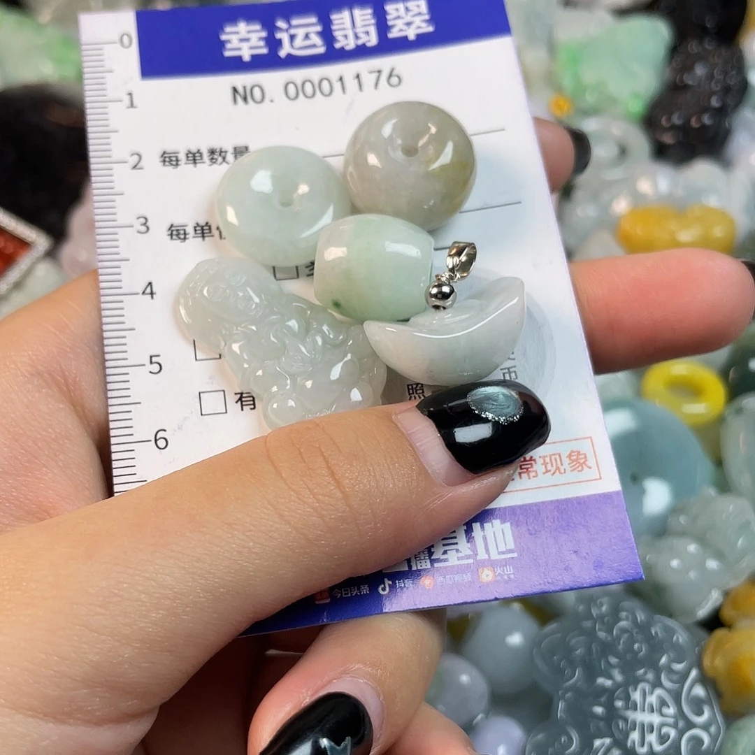 翡翠未镶嵌颈饰1176