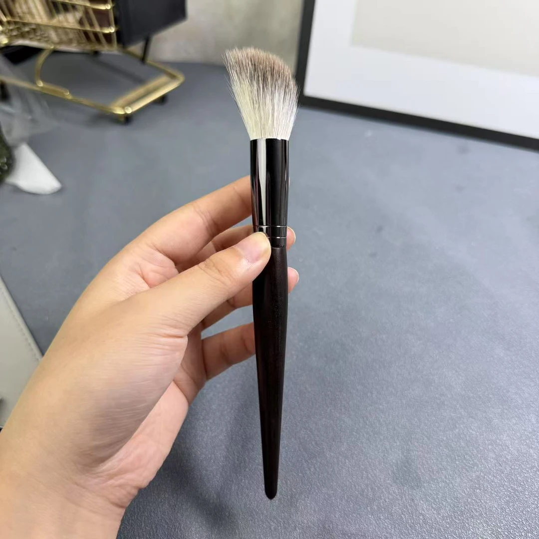 动物毛斜坡点彩腮红刷雪狐混羊毛乌木杆超柔软指腹刷沧州化妆刷