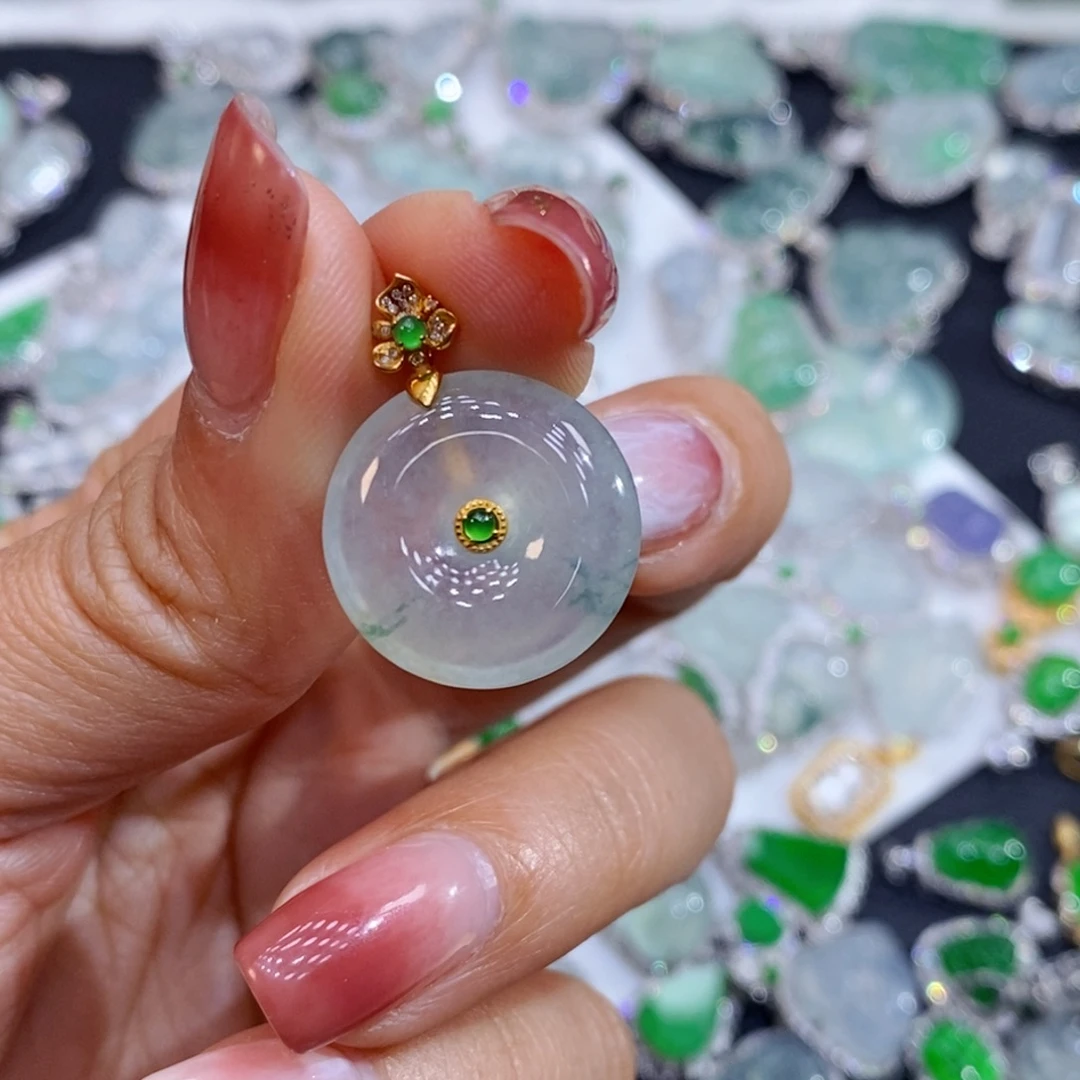 翡翠18K金镶嵌颈饰