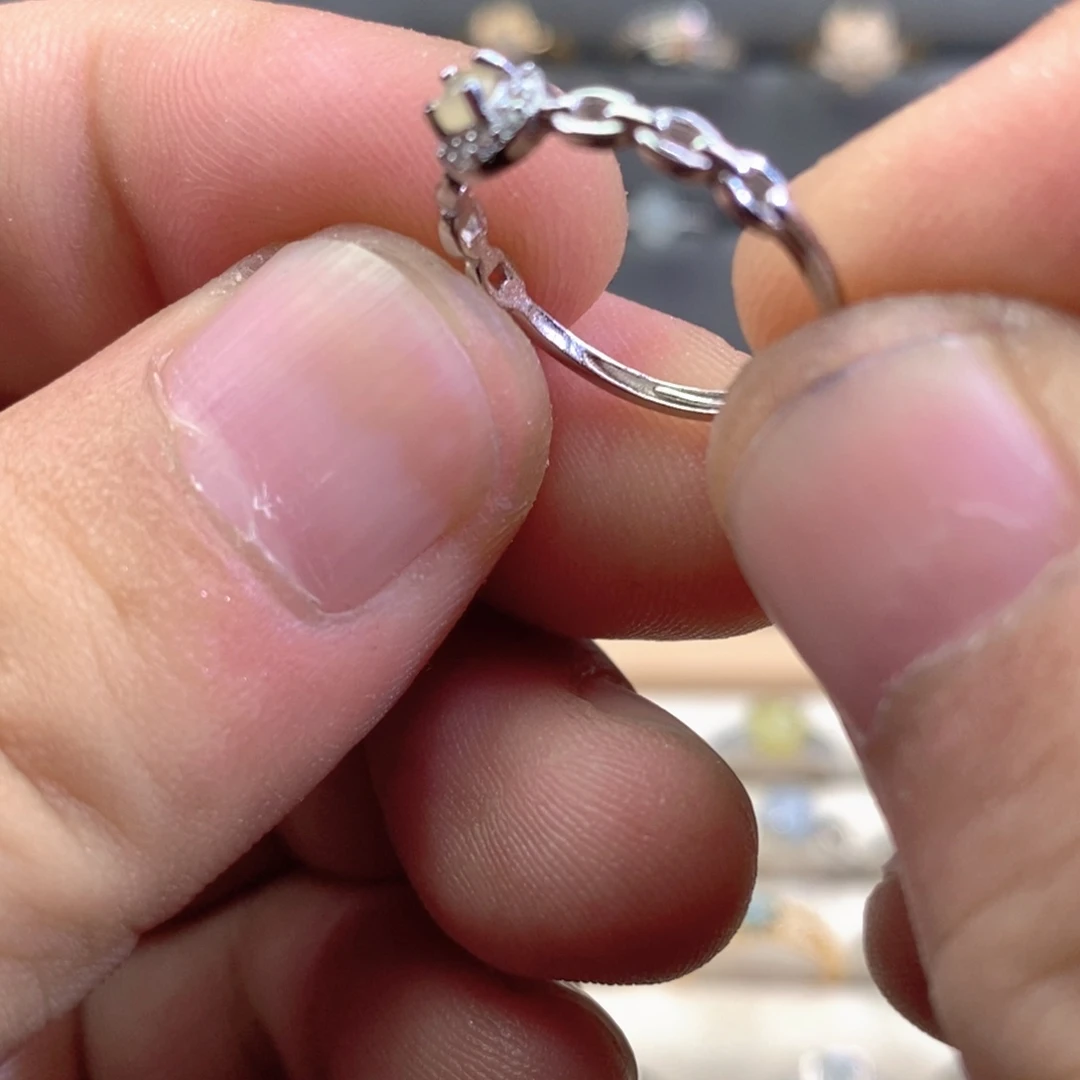 翡翠未镶嵌戒指翡翠