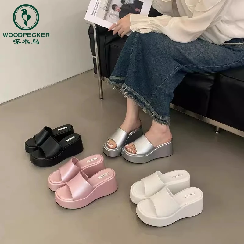 啄木鸟高级感网红黑色厚底一字拖鞋女夏外穿2025新款超火增高防滑