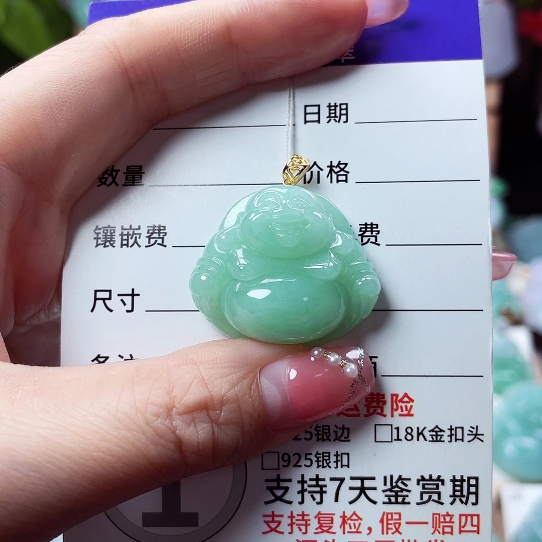 华***)翡翠18K金镶嵌颈饰佛公