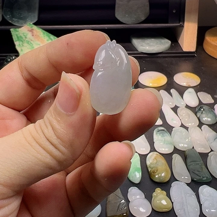 翡翠未镶嵌颈饰05