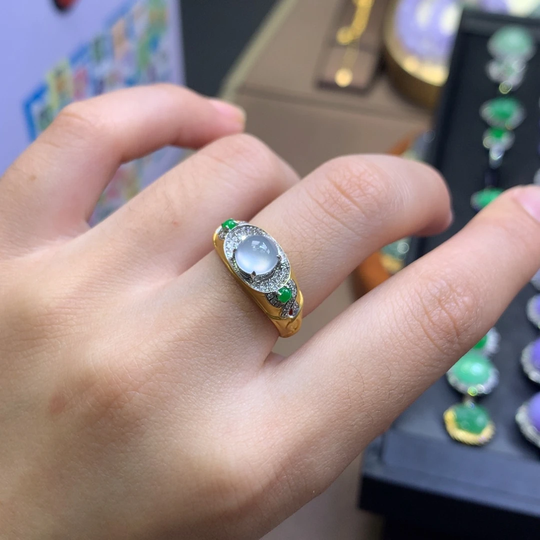 翡翠18K金镶嵌颈饰翡翠